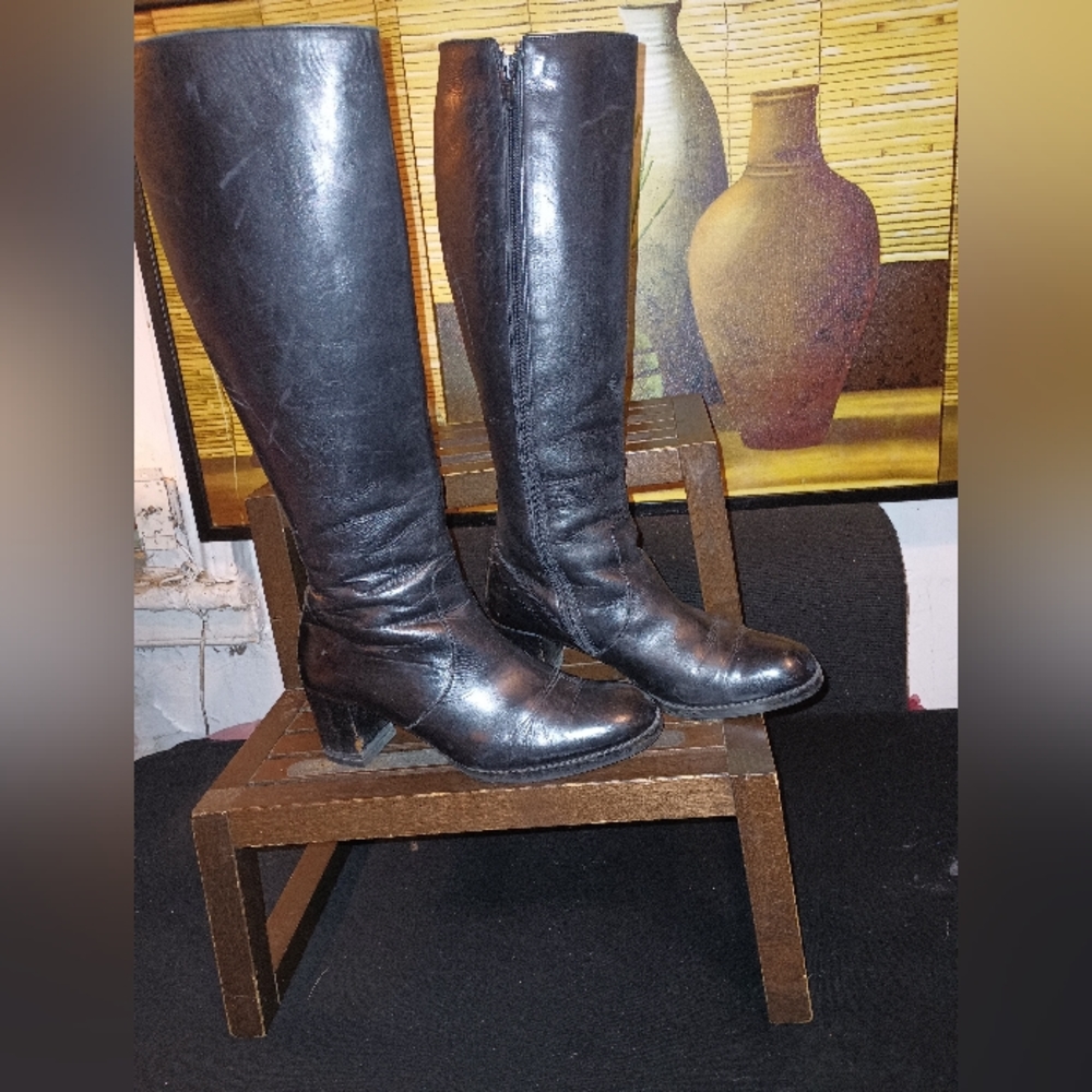 Ladies stylish knee high boots